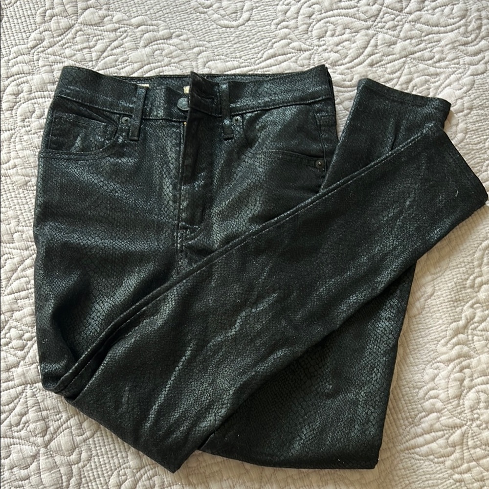 Levi’s Hile High Skinny Snake Print Black Jeans